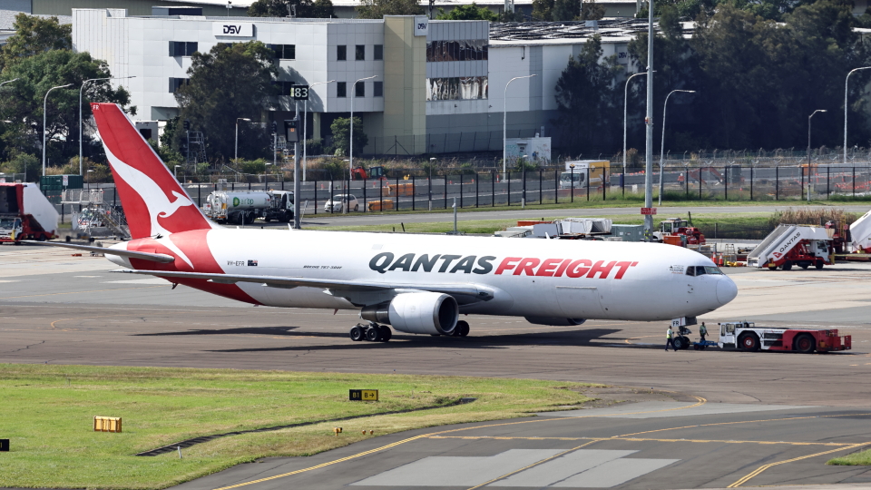 カンタス航空 Boeing 767-300 VH-EFR シドニー国際空港 航空フォト