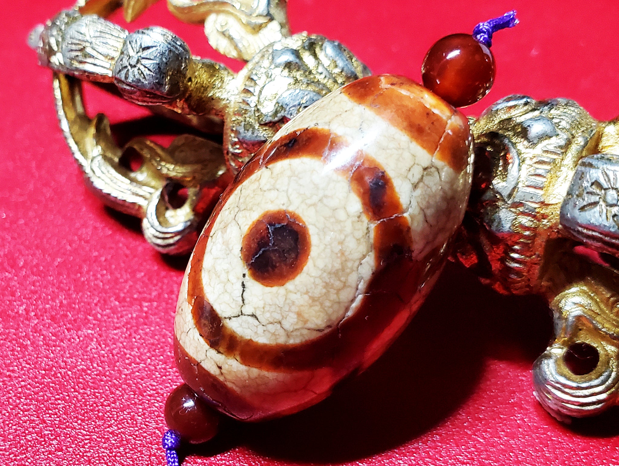 上肯天珠・虎牙三眼天珠 – 天然石の店 ふうちゃん