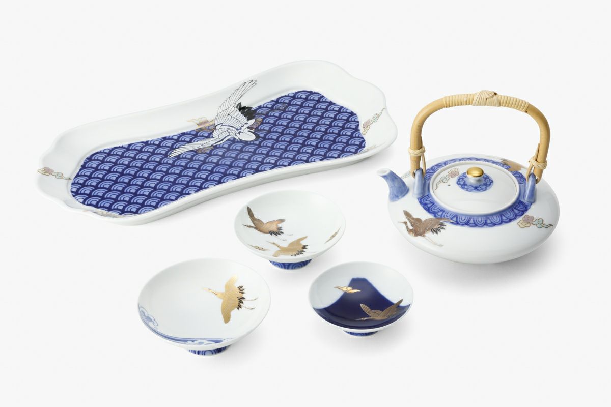 とても古い深川製の陶磁器、2羽の小鳥とてんとう虫 とても古い深川