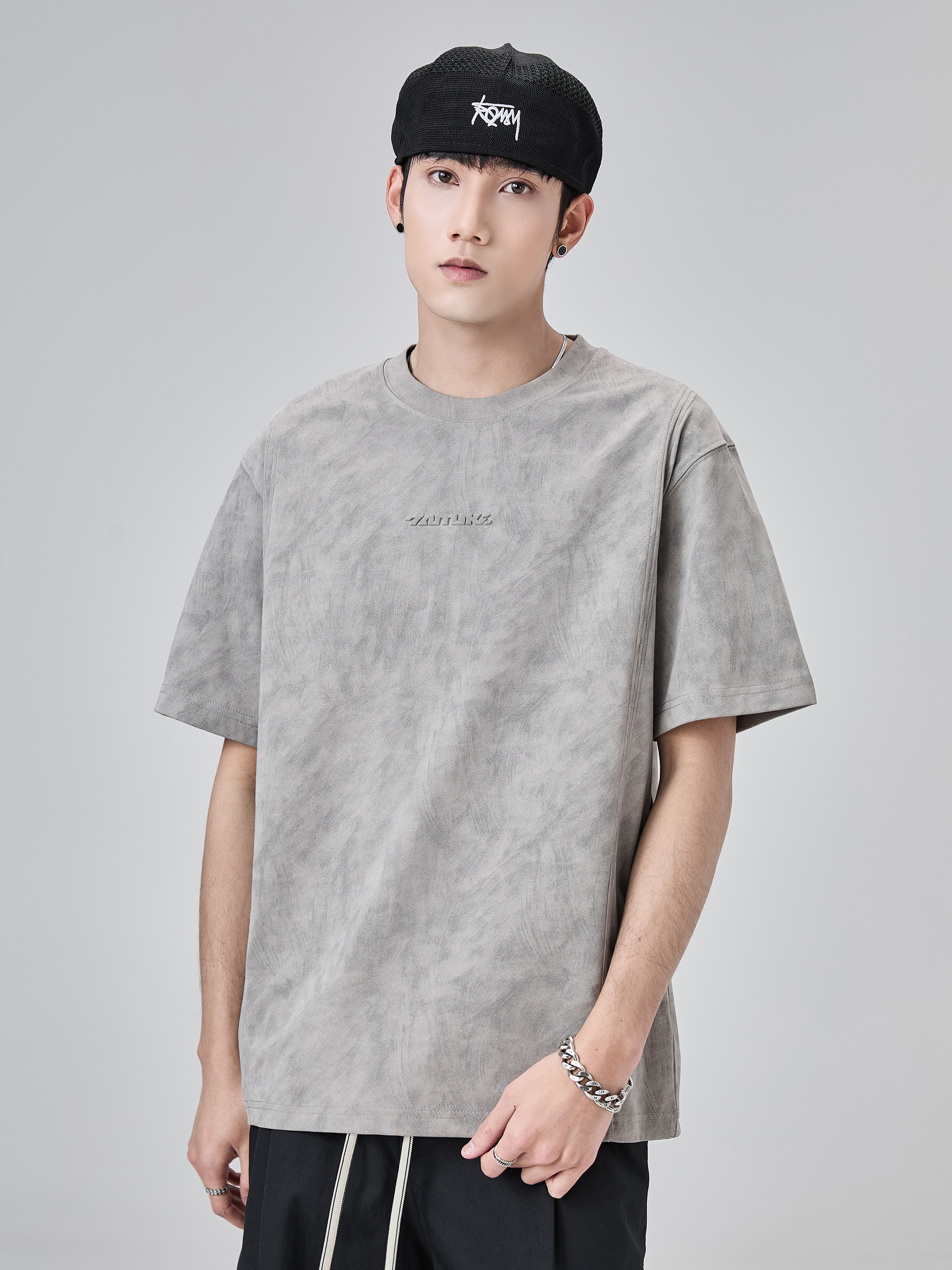 オーバーサイズTシャツ 洗練されたムラ染め風ゆったりシルエット