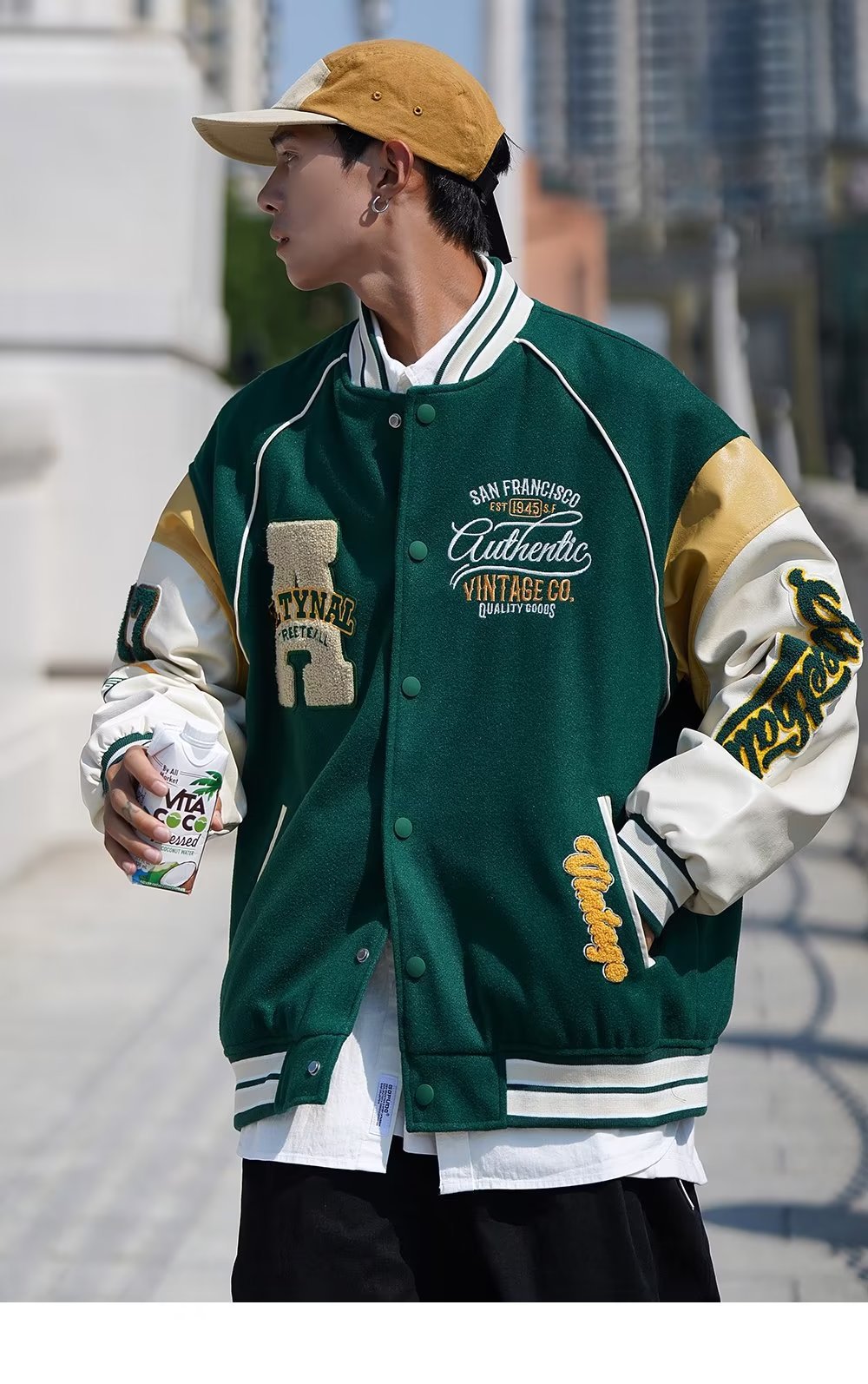 スタジャン カレッジ風ロゴ刺繍入り緑スタジアムジャンパー 緑