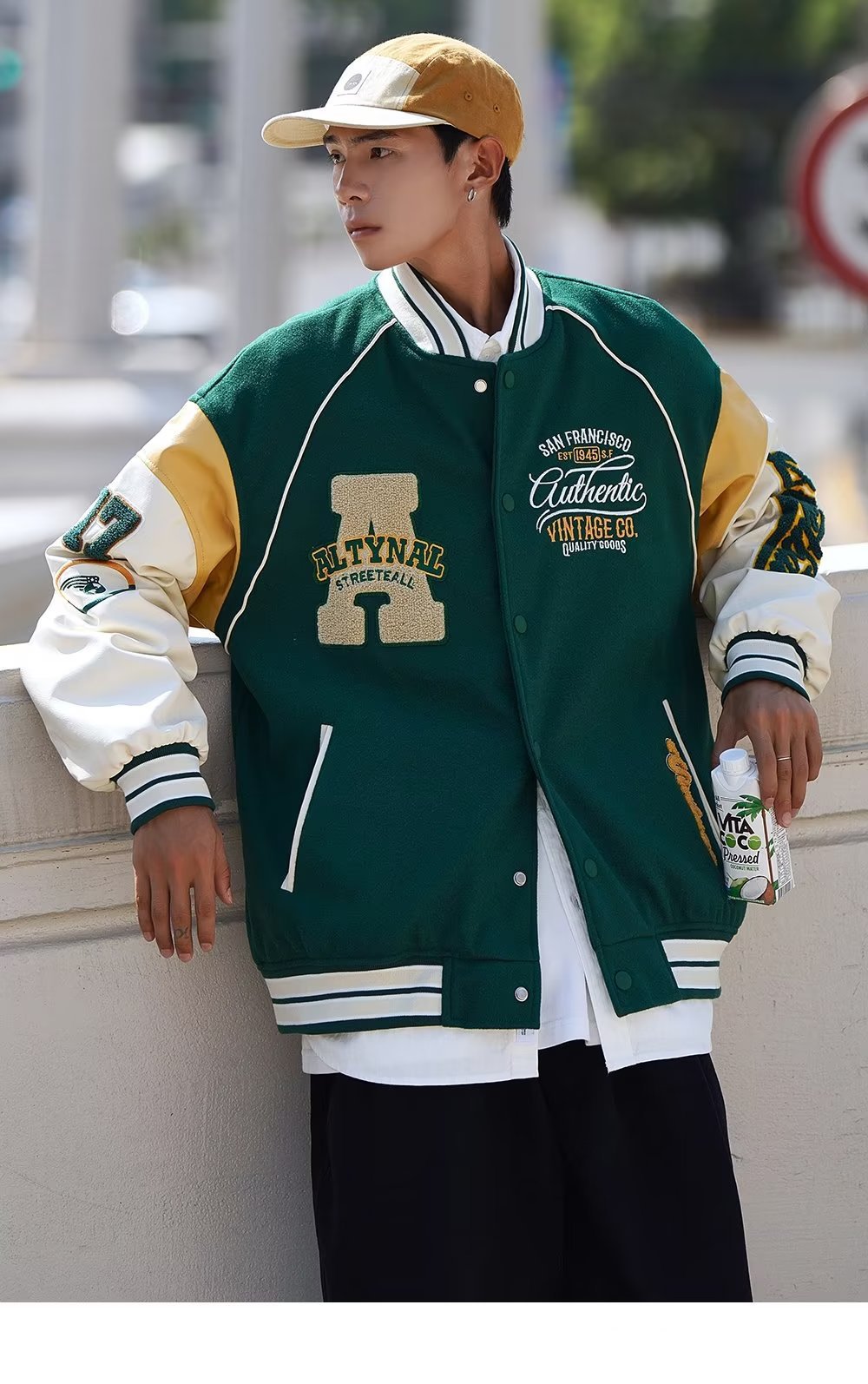 スタジャン カレッジ風ロゴ刺繍入り緑スタジアムジャンパー 緑