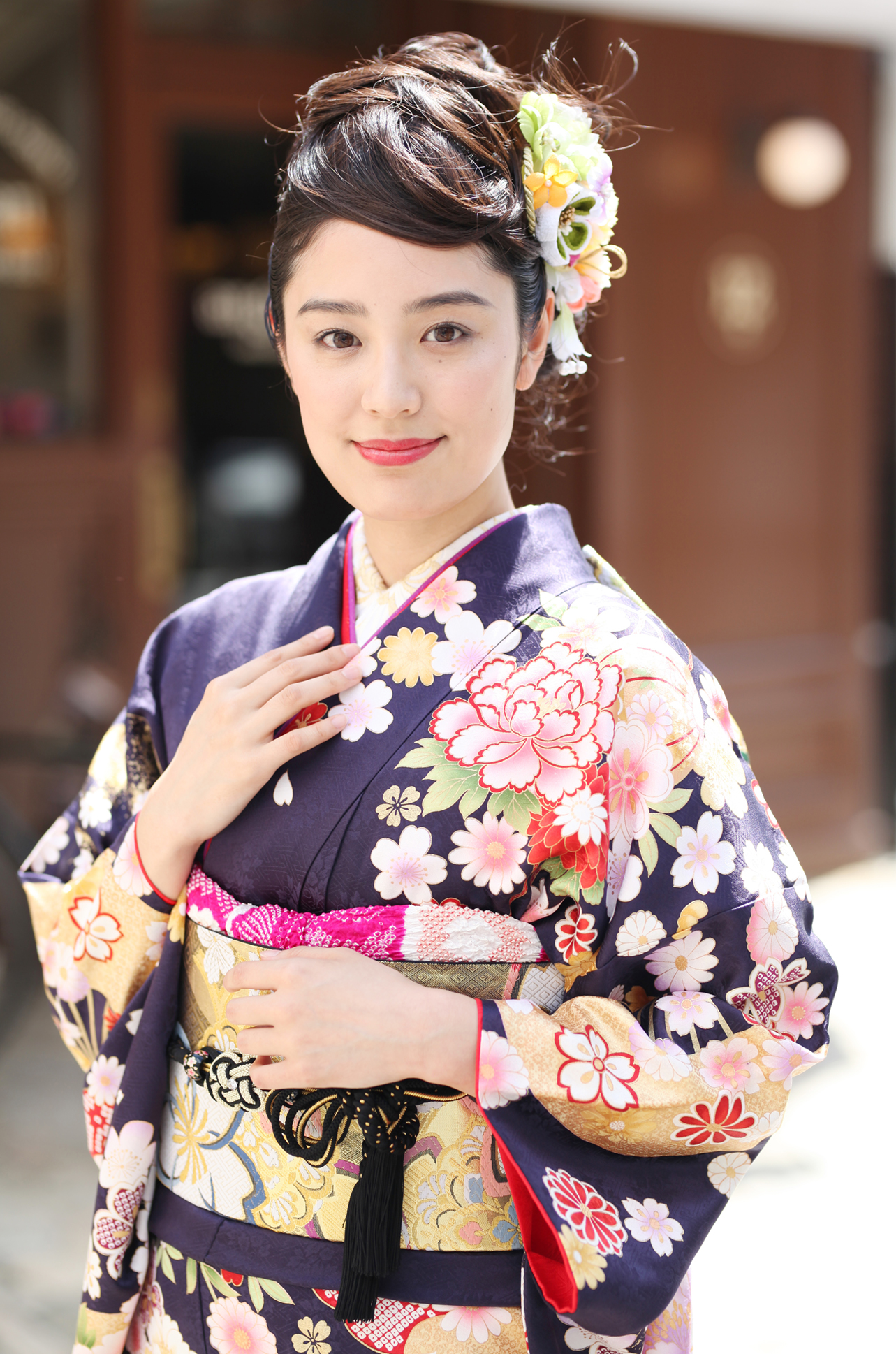 ☆紺地に扇子・雲取り・貝桶文様の牡丹柄振袖 | MK振袖スタイル | 振袖