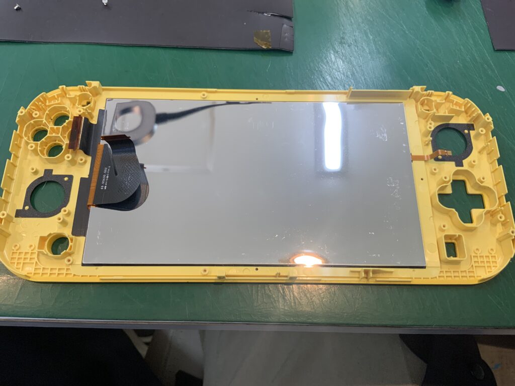 Nintendo Switch Lite 液晶表示不良のため液晶交換対応 - ゲーム修理