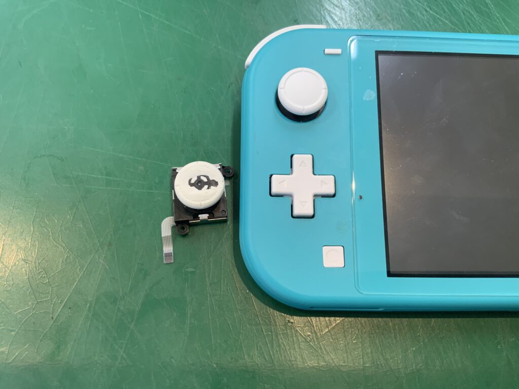 Nintendo Switch Lite 摩耗した左スティック交換対応 - ゲーム修理工房
