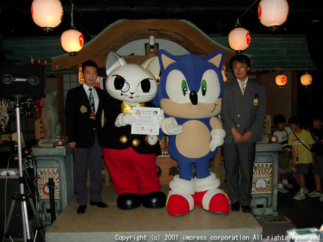 ナンジャタウンで「ナジャヴ」と「ソニック」が握手! 東京ジョイポリス