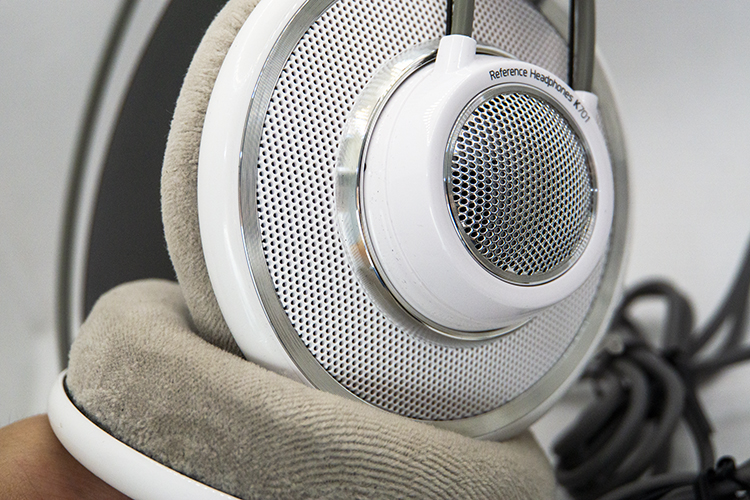 AKG K701 レビュー】澪ホンだこれ。音楽を純粋に楽しむことができる