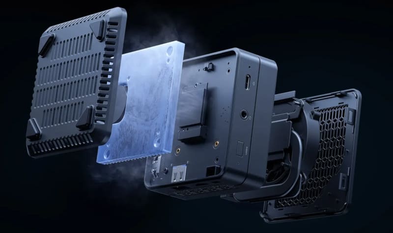 やり過ぎ感ある。 Minisforum「EM680」は80mm角筐体にRyzen 7 6800Uを