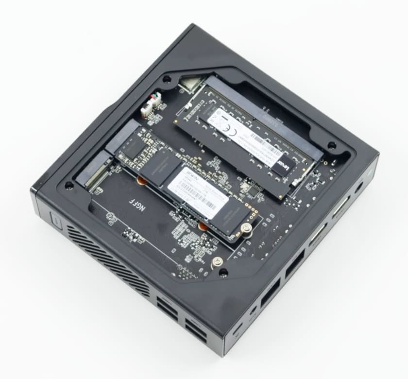 ガジェット感あふれる。 ACEMAGIC「S1」はミニディスプレイ付きのIntel