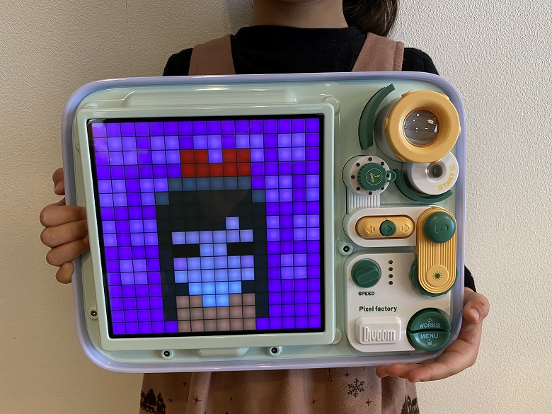 Divoom PIXEL FACTORY レビュー】遊び心をくすぐる直感的な操作が可能