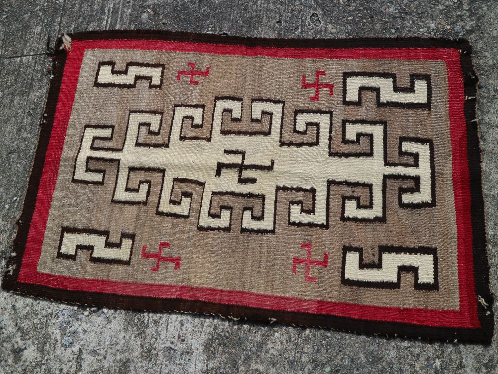 1920年代～ 111cm × 71.5cm ” 卍 スワスティカ ” ビンテージ ナバホ