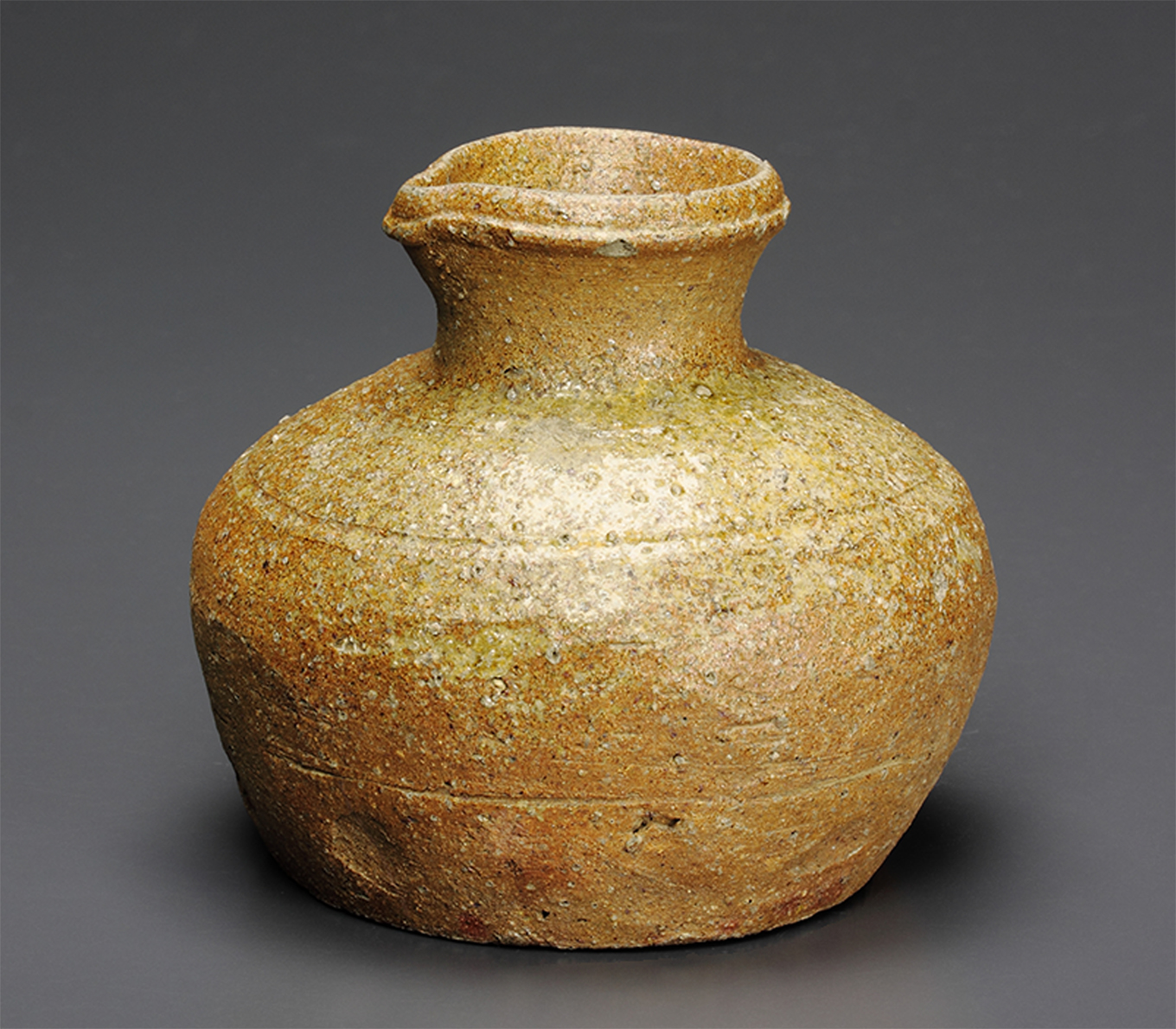 7. 常滑鳶口小壺 | やきものの常識は疑いやきものを信じよ