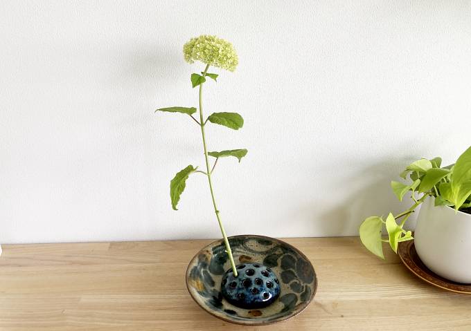 インテリア／花瓶】大きな花の生花も台湾土産の陶器剣山に挿したら自立