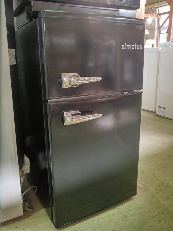 □simplus/シンプラス□2ドア レトロ冷蔵庫 SP-RT85L2 ブラック | 入荷