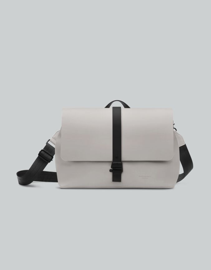 スプラッシュクロスボディバッグ｜防水・軽量ショルダーバッグ