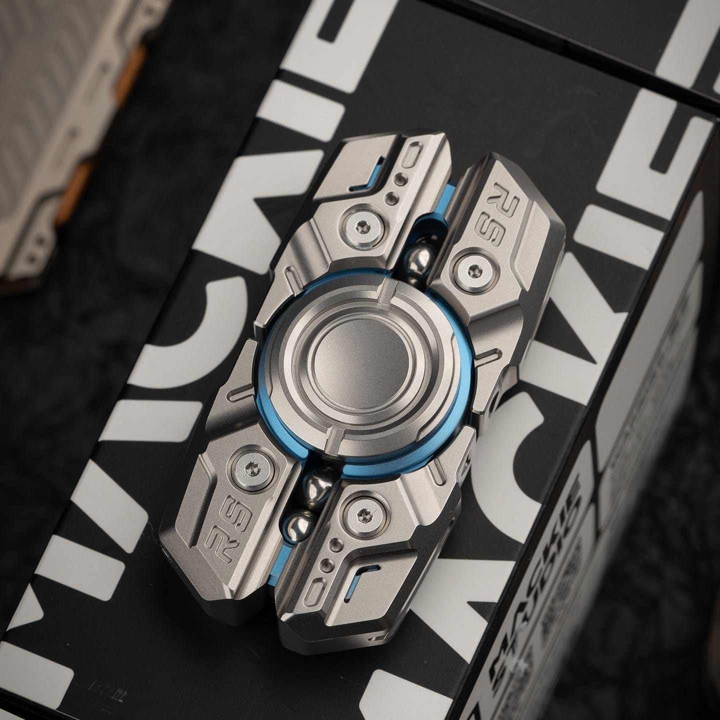 Mackie Warship spinner ハンドスピナー フィジェット MACKIE, WARSHIP