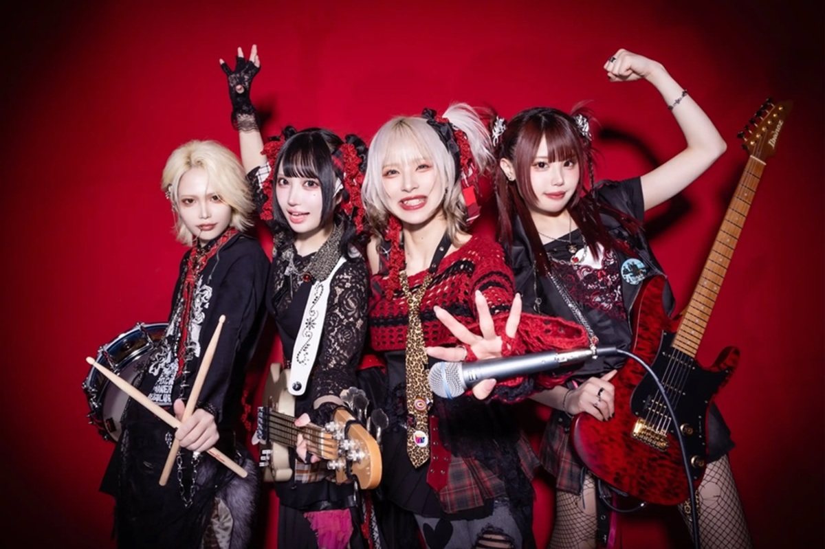 ガールズ・ロック・バンド LUMiRiSE、下北沢シャングリラにて1st