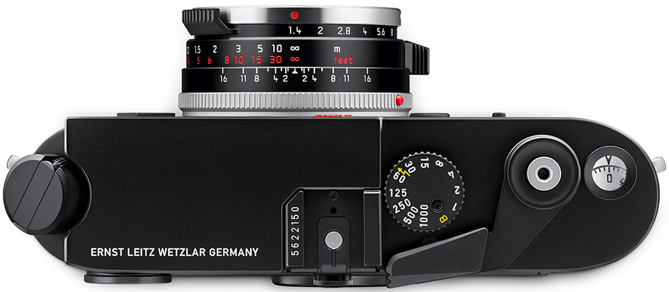 ボケの王様”復刻版にブラックの限定モデルが登場「ライカ ズミルックス