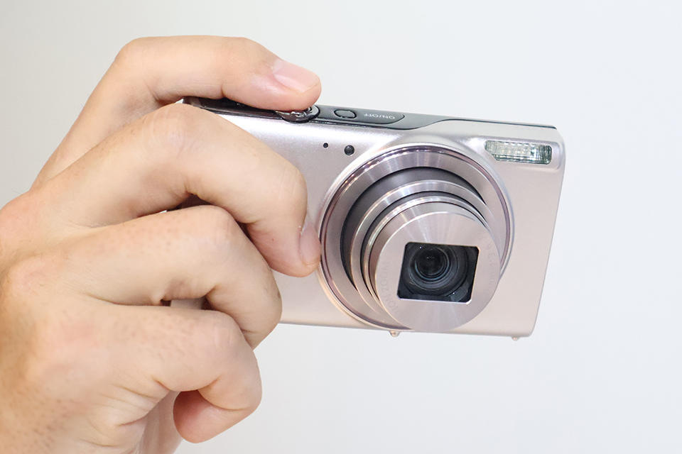 スリムなコンパクトデジタルカメラがmicroSD対応になって帰ってきた