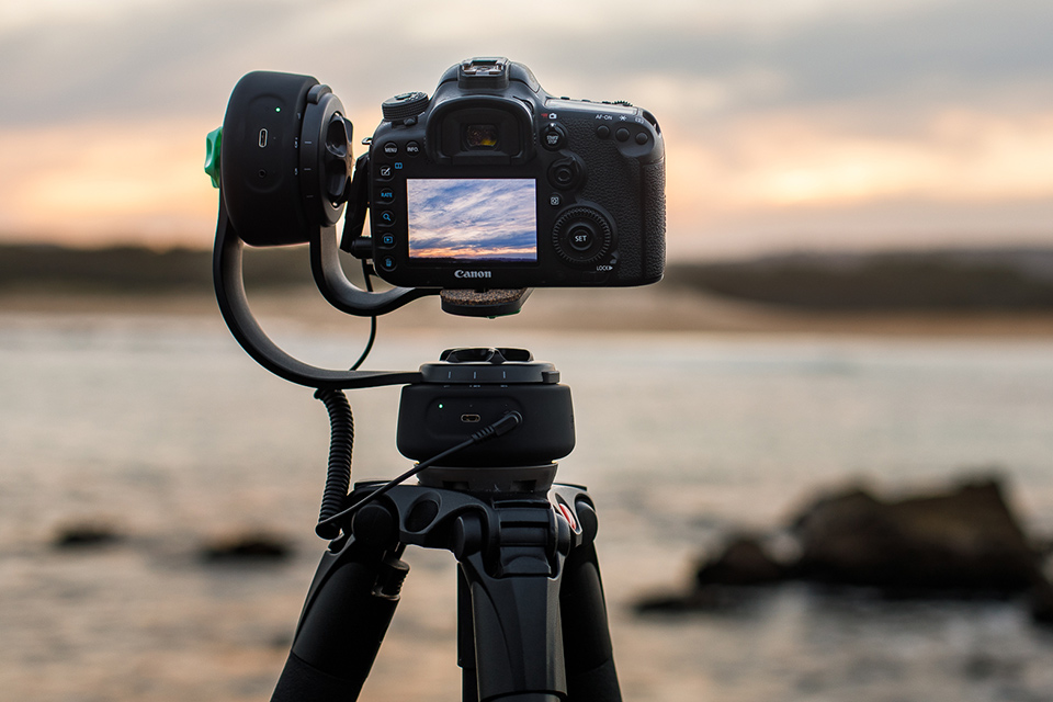 タイムラプスや動画撮影に。カメラの動きを自動化できる「Genie Mini