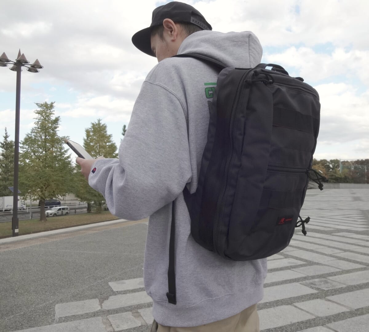 New Balance × BRIEFING」コラボバッグパック、色も軽さもオマケも全部