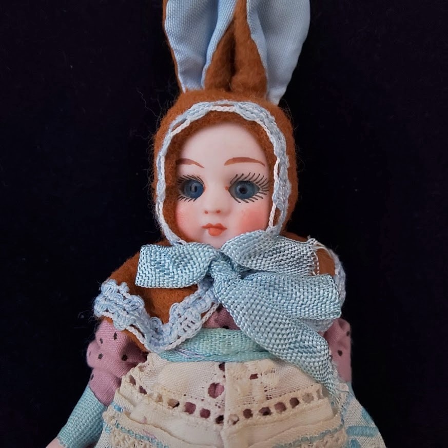 アンティーク水色うさぎさんミニョネットドールオールビスク