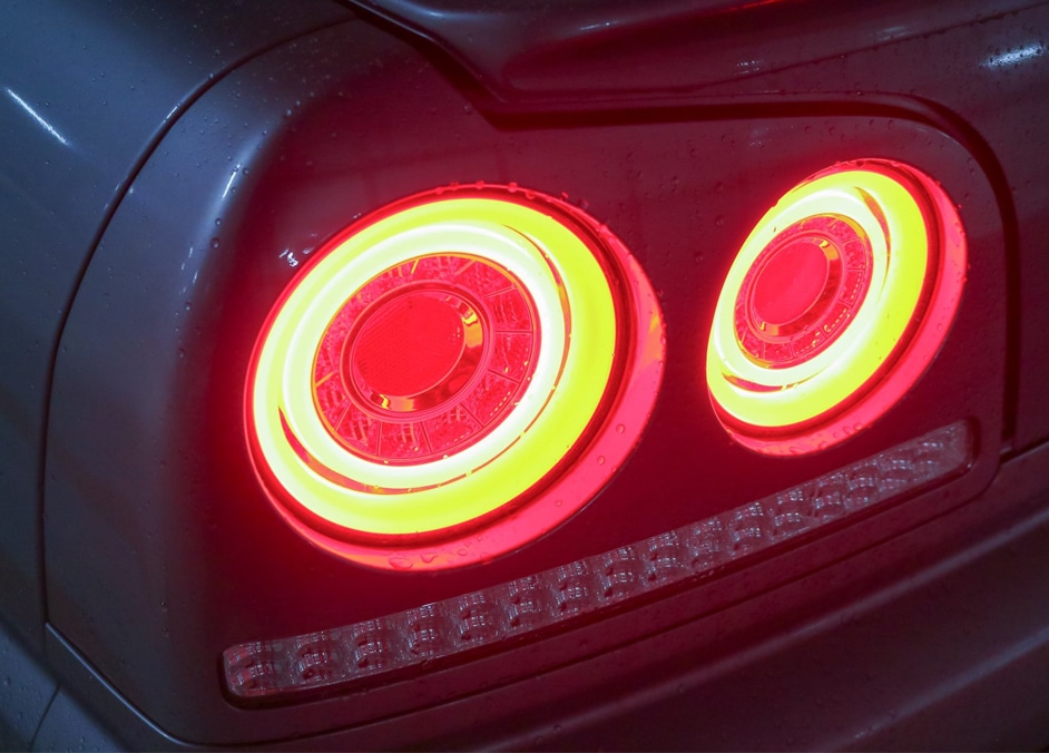 R34スカイライン 4ドア用テールランプ装着テスト実施