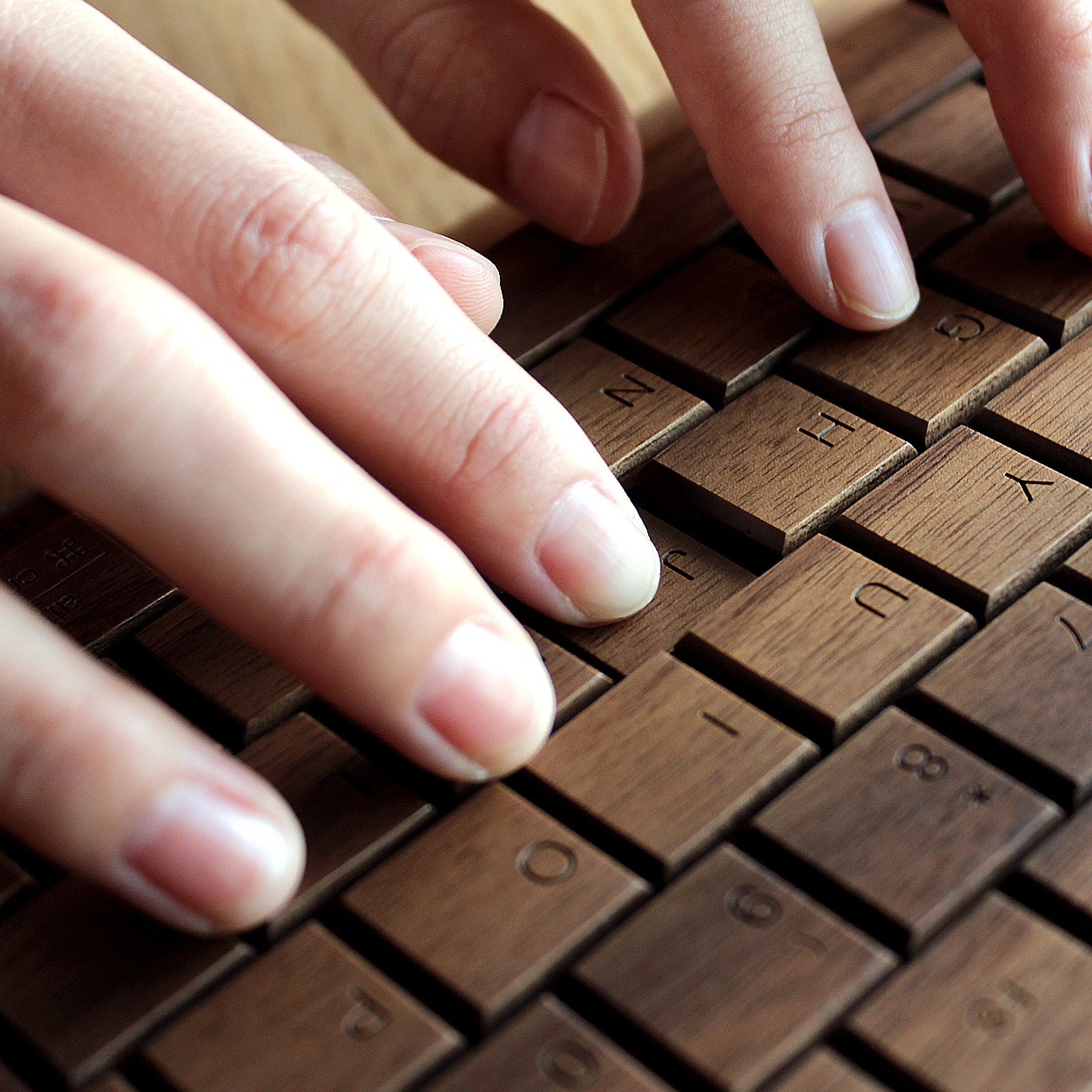 木をタイピング、本物の木で創った「木ーボード」 | おしゃれな北欧風