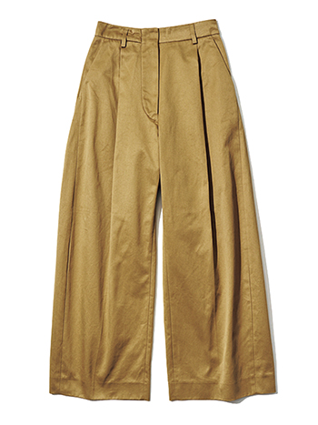 デニムよりも着回せる「とくにキレイなチノパンツ」 ラクに穿けて