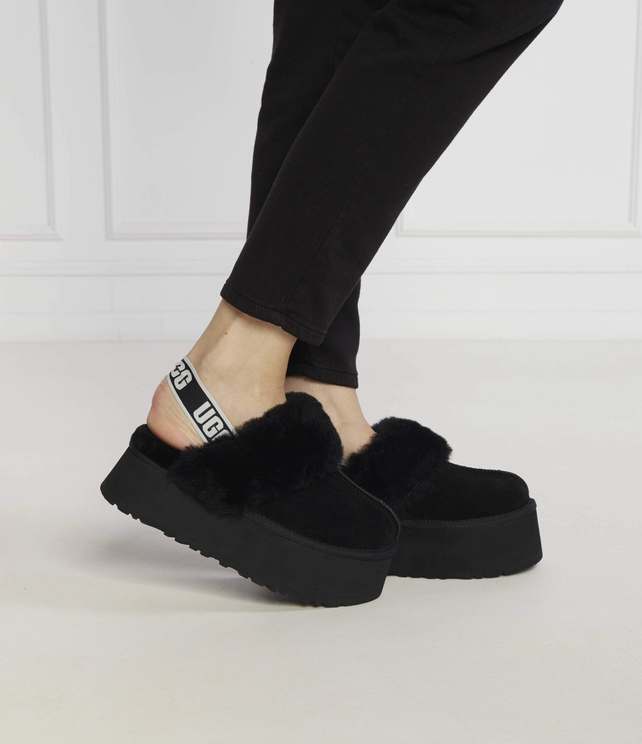 Leather lounge footwear W FUNKETTE UGG | color Black | Gomez.pl/en