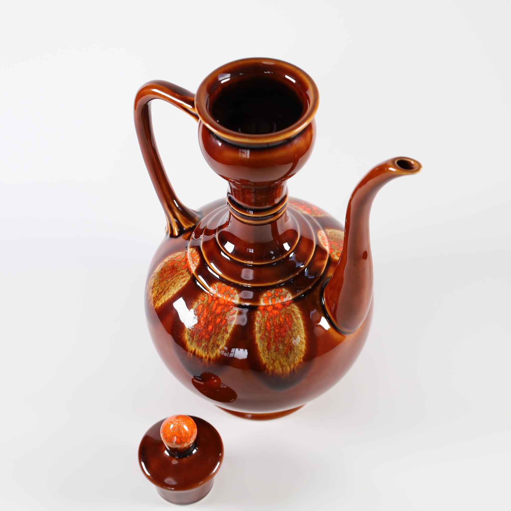 夕陽の調べ 〜 昭和の職人が育んだ赤褐色の釉薬、和モダンな水差し