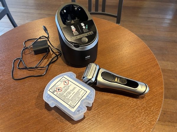 ブラウン電動シェーバーのお手入れ方法とは？自動アルコール洗浄使って