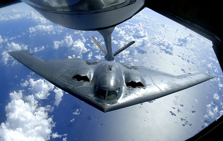 初飛行から30周年、B-2爆撃機は米空軍の全世界に対する攻撃能力の象徴