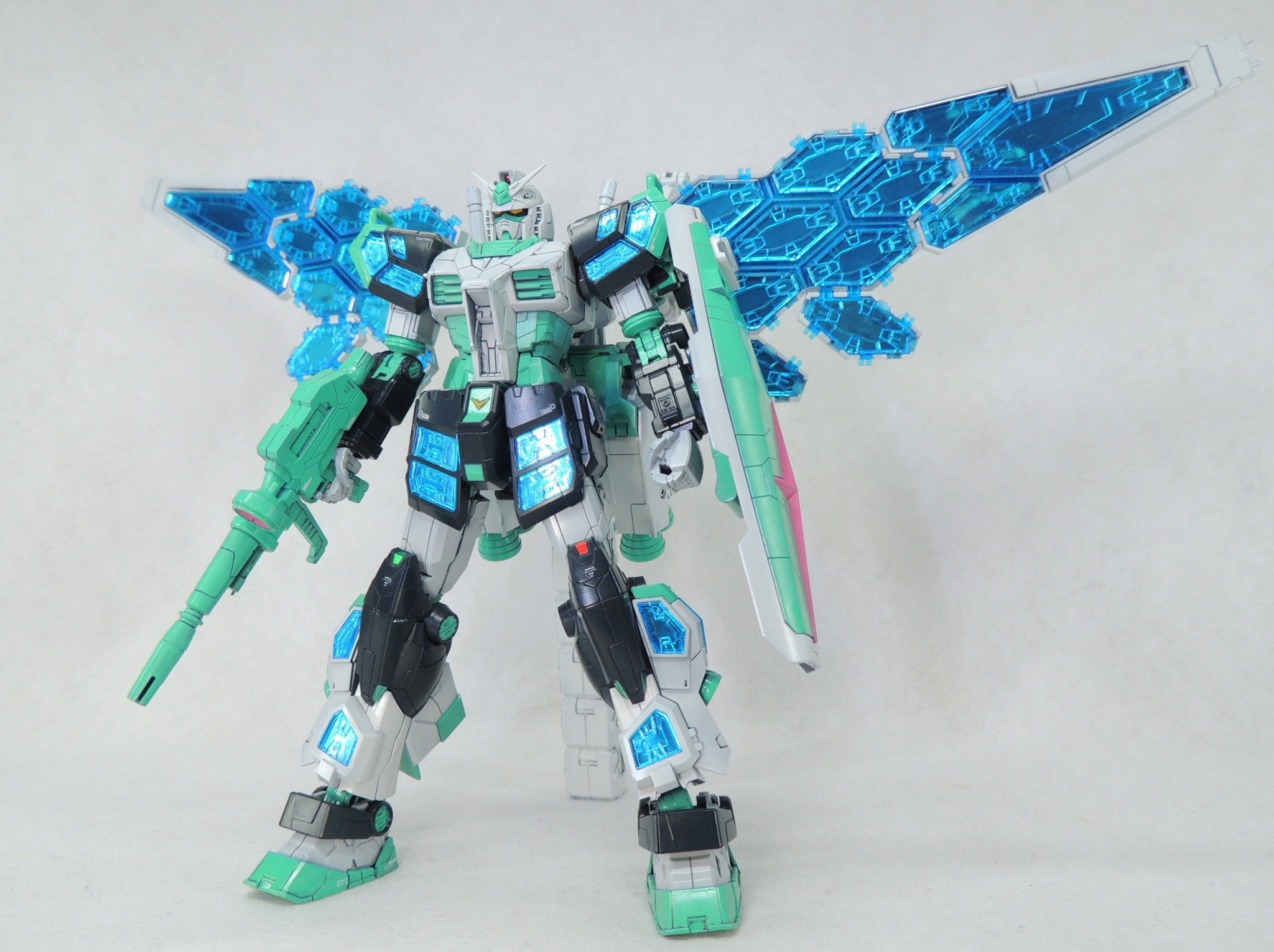 RX-78F00/E ガンダム (EX-001 グラスフェザー装備)｜あやぽんさんの