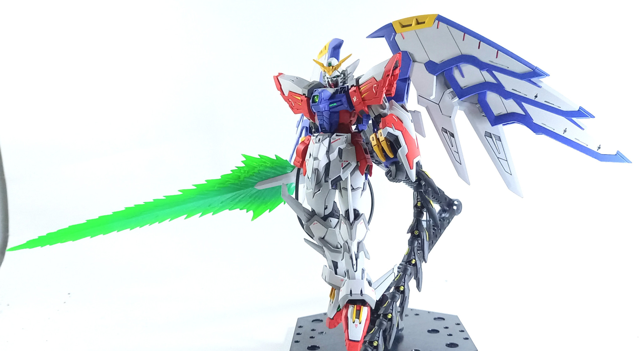 ガンダムエピオン(ウイングゼロカラー）｜ブレンボさんのガンプラ作品