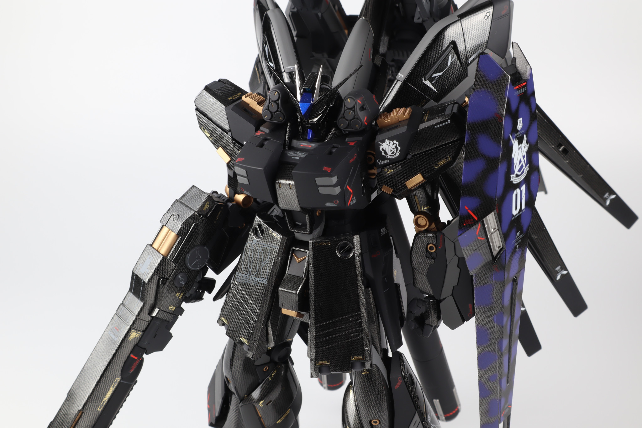 完成】MG Hi-νガンダム HWS Ver.Ka カーボン風塗装仕上げ｜psyctrlさん