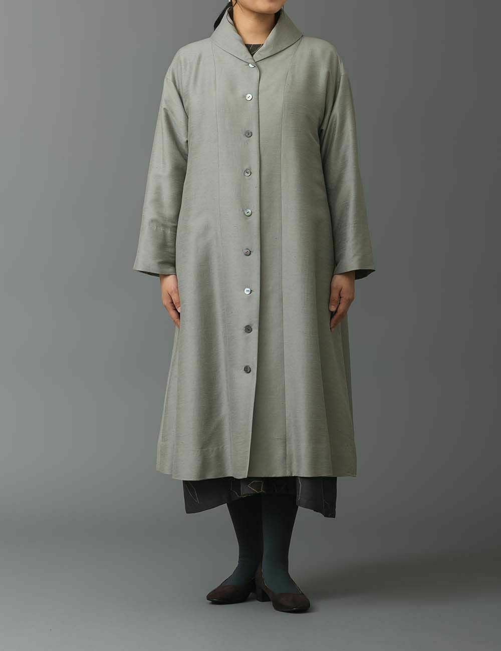 シルク紬麻炭染めコート月下美人（げっかびじん） | 石見銀山 群言堂