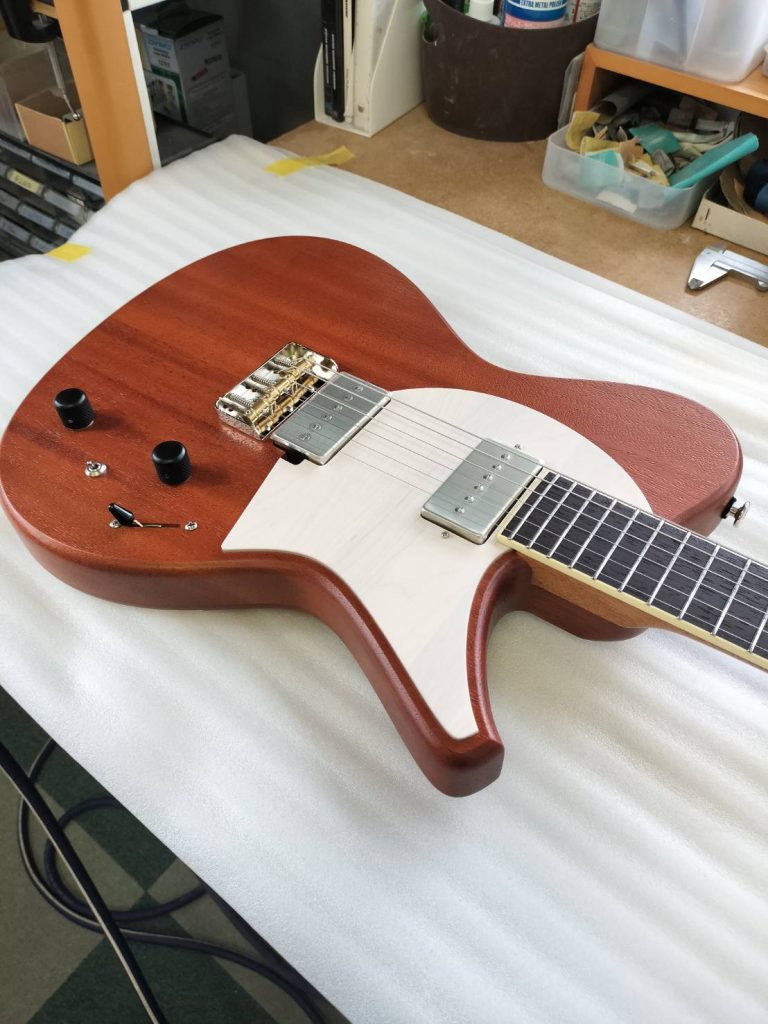 楽器完成】月産5本のハンドメイドギターSuzukaGuitarDesign/Tierra M