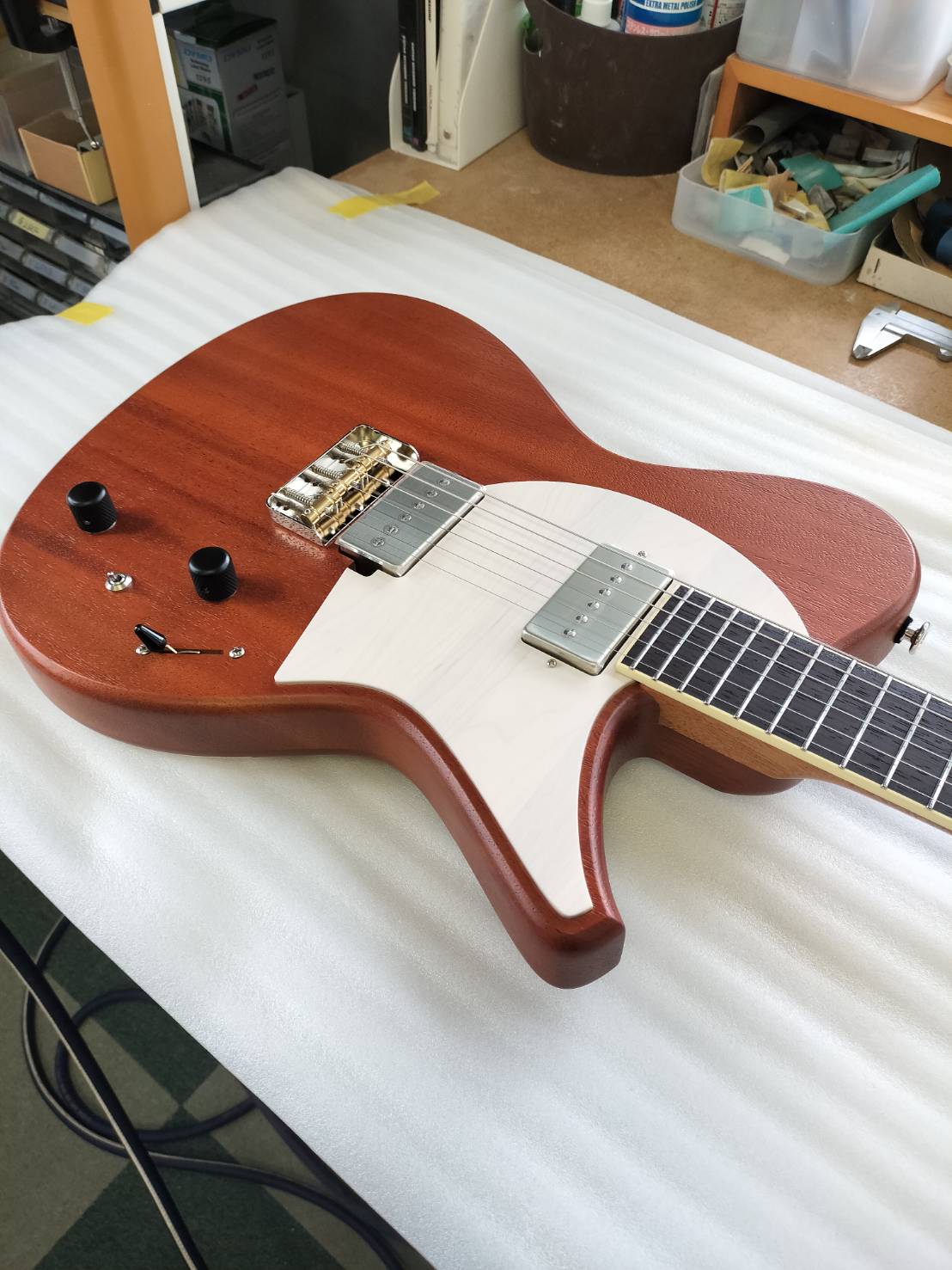 楽器完成】月産5本のハンドメイドギターSuzukaGuitarDesign/Tierra M