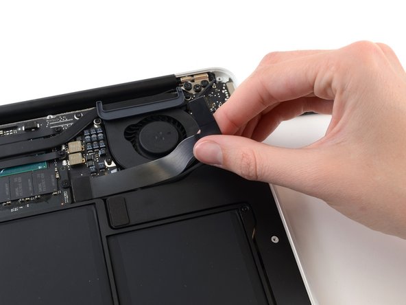 MacBook Air 13インチ Early 2015 I/Oボードの交換 - iFixit 修理ガイド