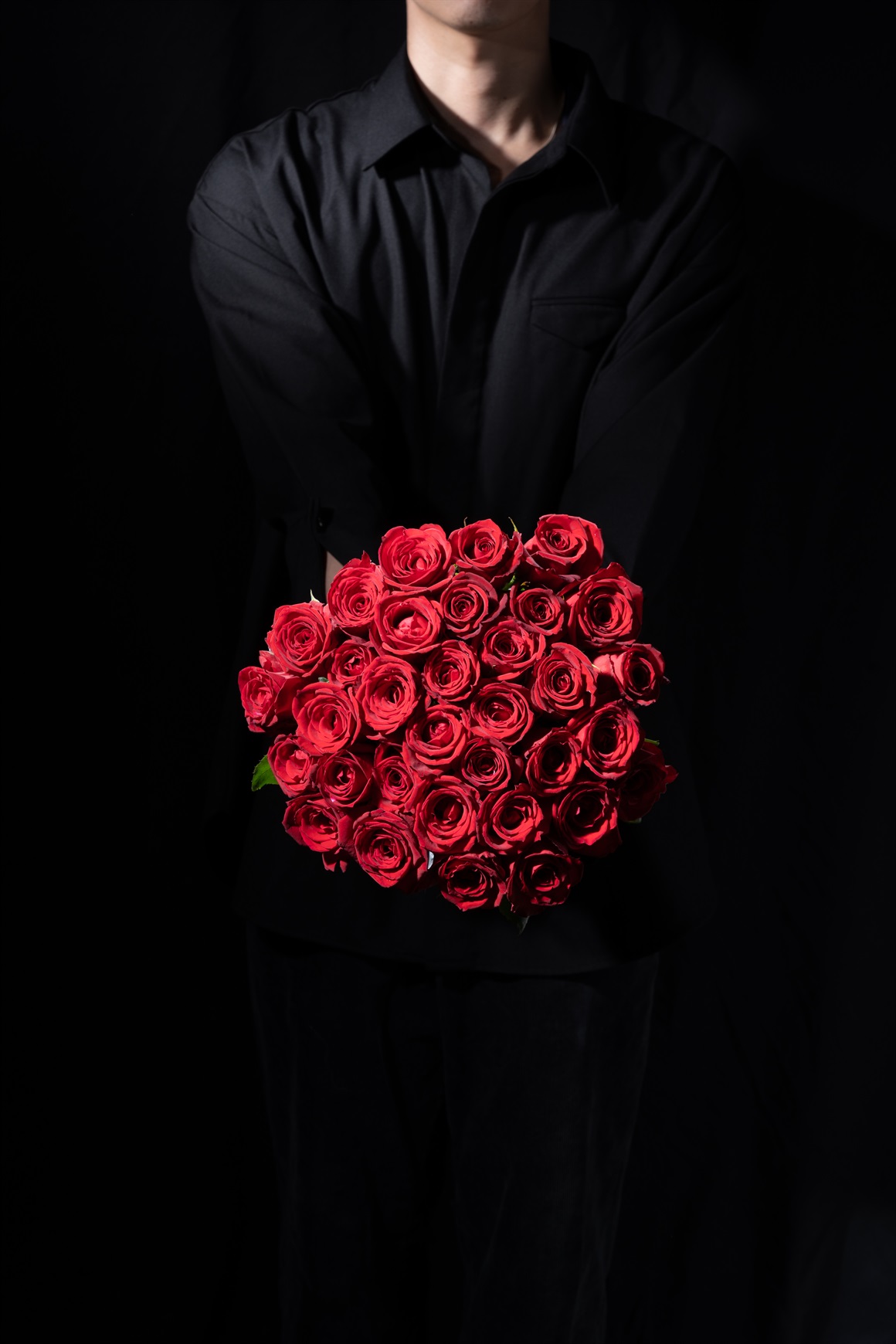 33本の赤バラの花束 | 花のギフト通販なら花百花 ‐hanahyakka‐