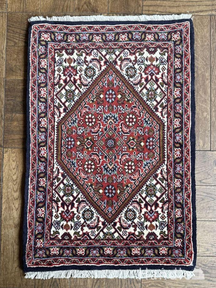 玄関マットに使えるペルシャ絨毯、ザンジャーンのおしゃれな手織りの