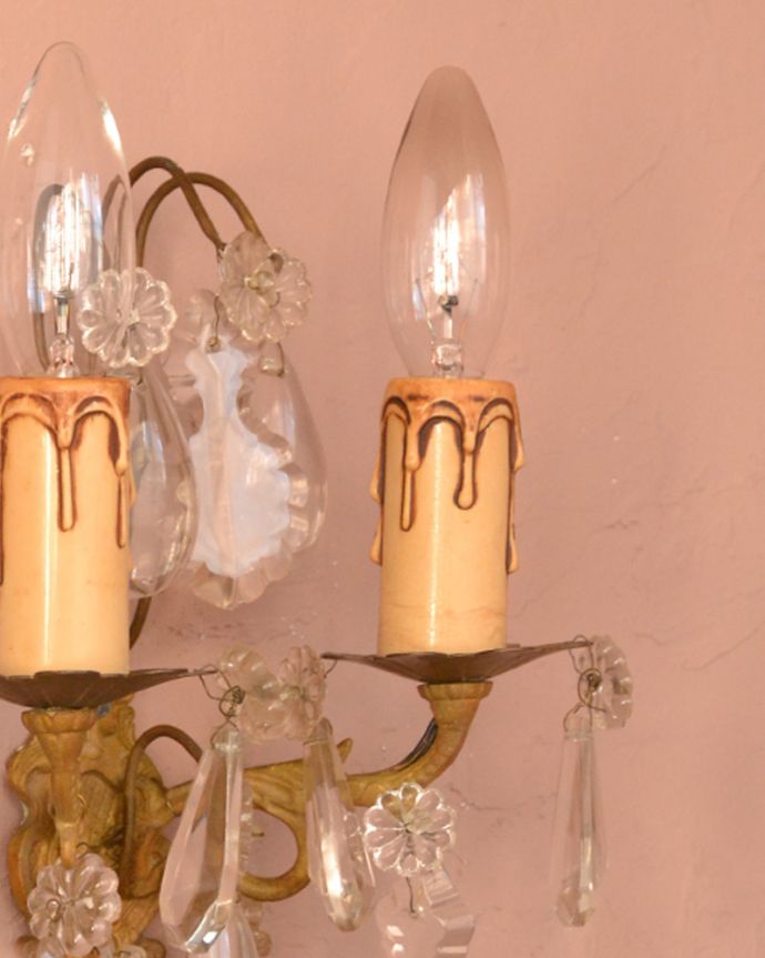 フランスアンティークのガラスパーツが優雅なウォールシャンデリア
