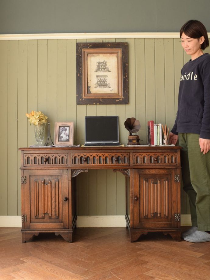 イギリスで見つけたオーク材のアンティークデスク、カッコいい書斎机(q