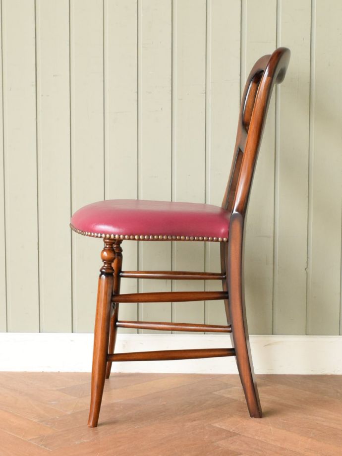 アンティーク調のバルーンバックチェア、マホガニー材の英国