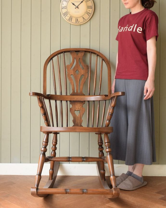 アンティーク調のロッキングチェア、英国アンティーク風オーク材の