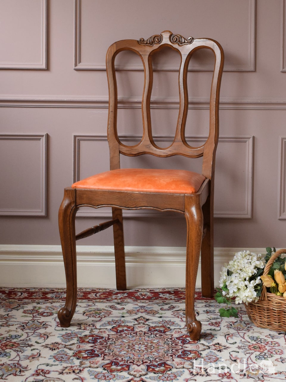 フランスから届いた美しいアンティークの椅子、猫足のダイニングチェア