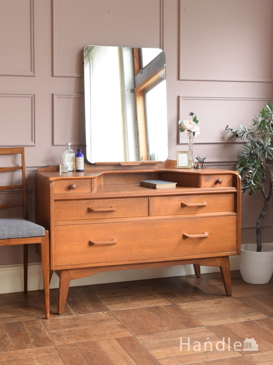 北欧スタイルのヴィンテージ鏡台、4段の引き出しが付いたチェスト付き