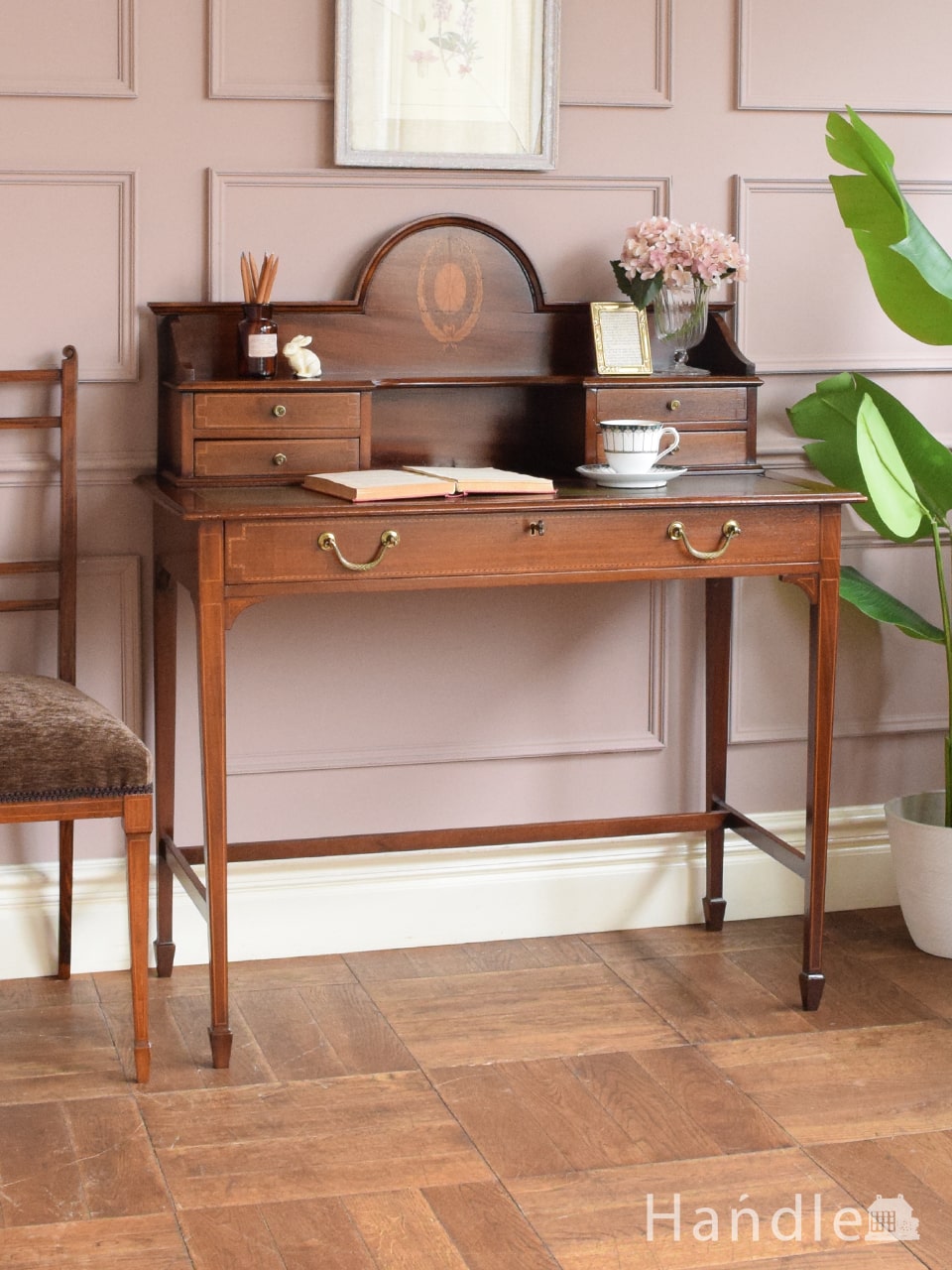 マホガニー材のアンティーク家具、美しい大人の書斎机レディデスク(q