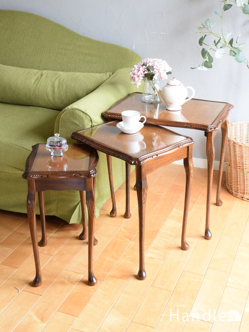 北欧テイストのアンティーク家具、G-PLANのガラス×タイルトップの